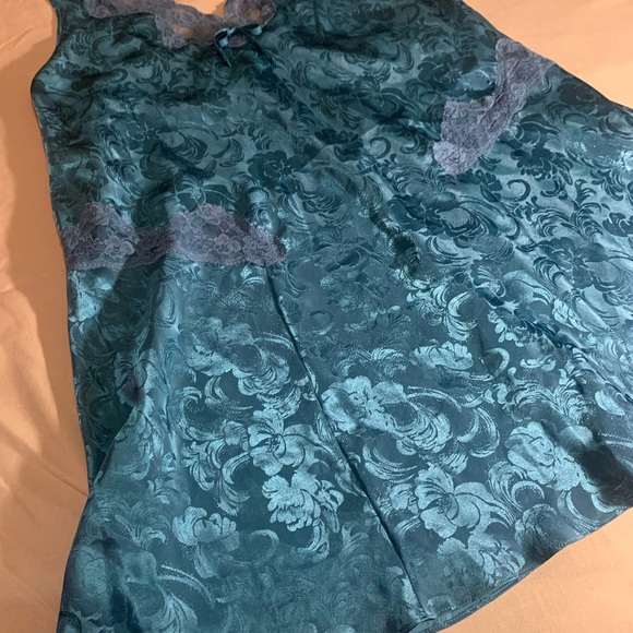 Lingerie - Picture 4 of 5